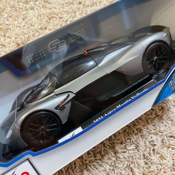 2021 Aston Martin Valkyrie 1:18 Special Edition Diecast Model Car by Maisto - Picture 2 of 6